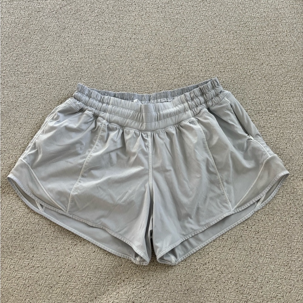 lululemon white hotty hot low-rise lined shorts 2.5”